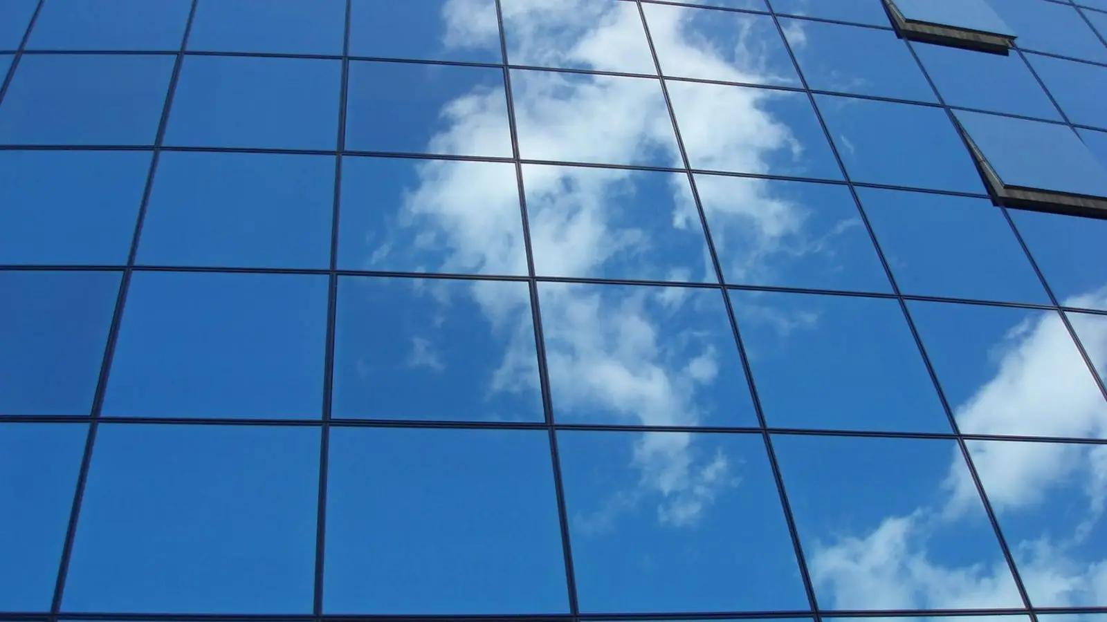 Curtain Walling Systems in Aveley Design, Materials, and Installation Overview